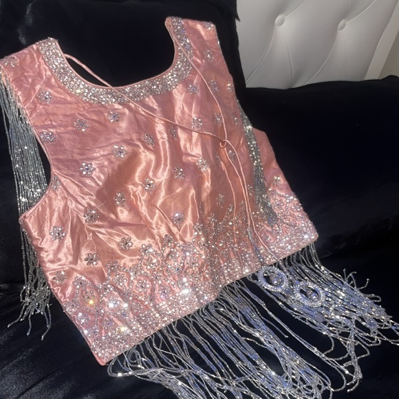 Sparkly light, pink shirt and wide pants - Picture 4 of 7